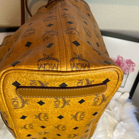 MCM Reversible Liz Medium Shopper in Cognac - Picture 10 of 12